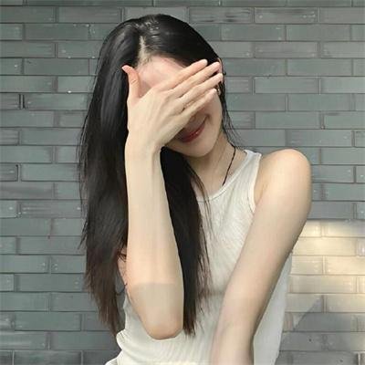 出墙红杏两家春